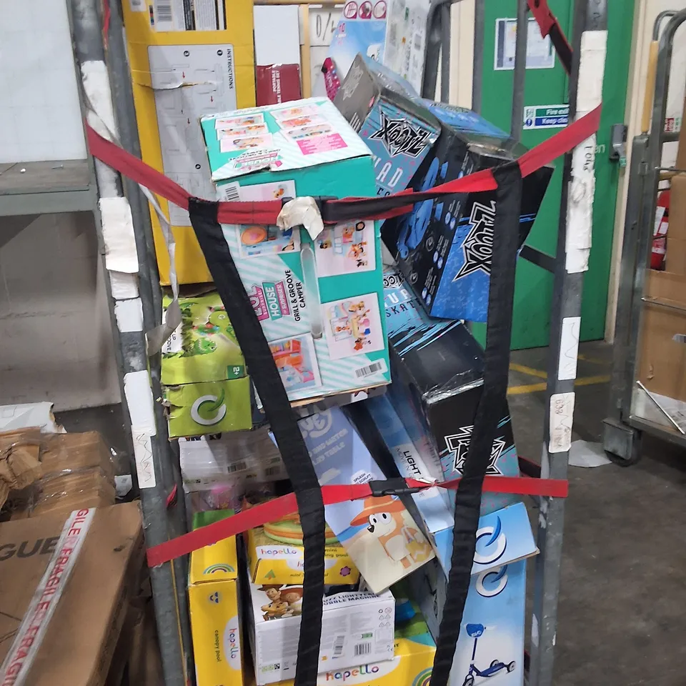 CAGE OF ASSORTED KIDS PRODUCTS TO INCLUDE;TOY STORY BUBBLE MACHINE,SCOOTER,ROLLER SKATES,WATER TABLE