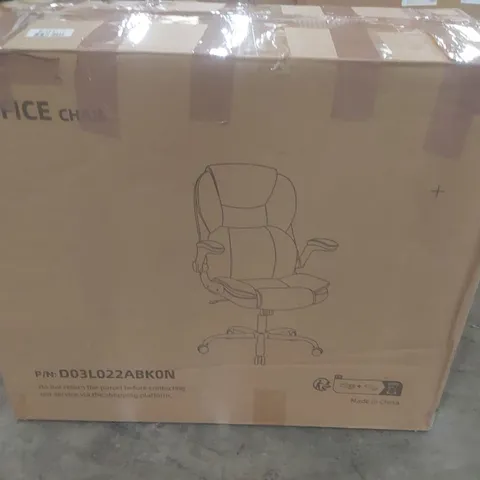 BOXED OFFICE CHAIR IN BLACK