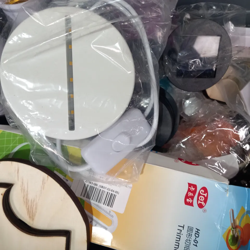 LOT OF APPROXIMATELY 10 ASSORTED HOUSEHOLD ITEMS TO INCLUDE PACK OF SMALL STRAINERS, PACK OF SPORKS, ETC