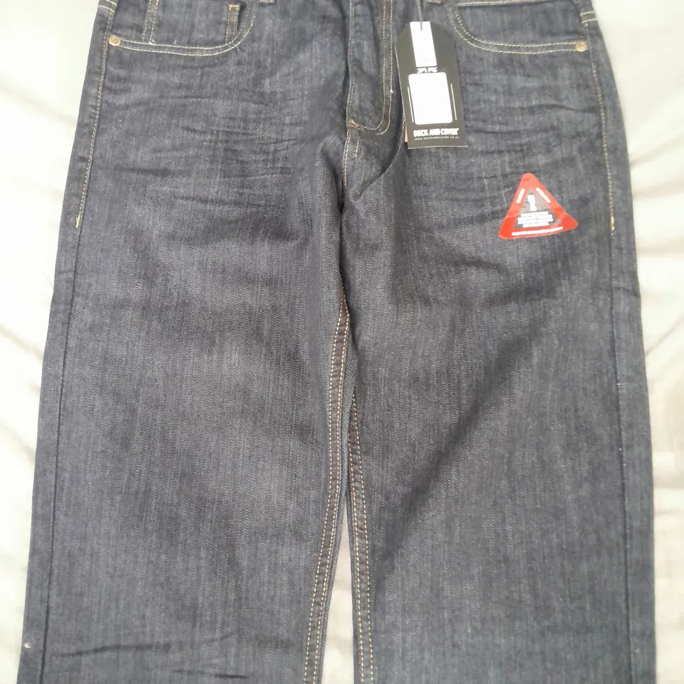 DUCK AND COVER STRAIGHT FIT JEANS IN DARK BLUE SIZE 32X34