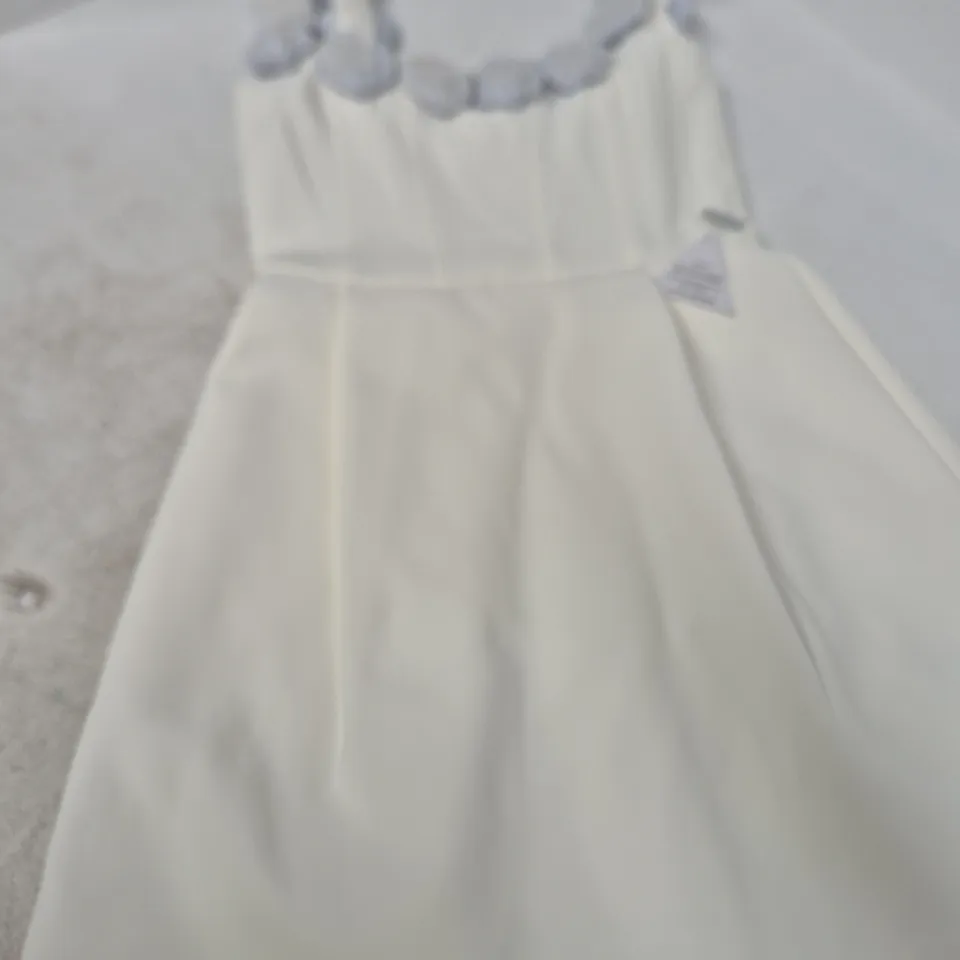 MERABI WHITE EVENING DRESS – UK 10 (US 6, EUR 38)