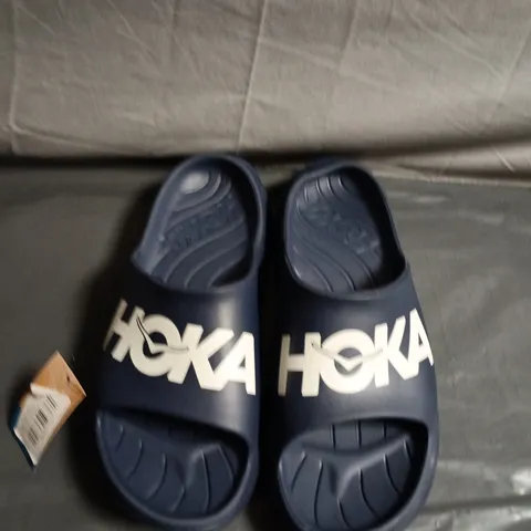 PAIR OF HOKA SLIDE SANDALS – NAVY - UK SIZE 10.5