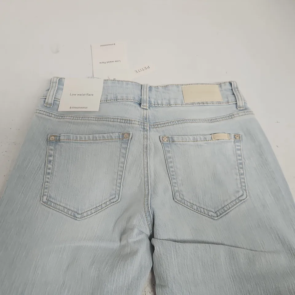 STRADIVARIUS PETITE LOW WAIST FLARE JEANS IN LIGHT BLUE - 36 UK 8
