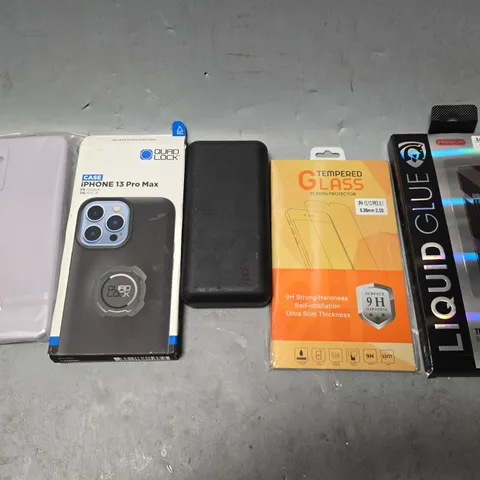 APPROXIMATELY 15 ASSORTED ITEMS TO INCLUDE - TEMPERED GLASS SCREEN PROTECTOR , POWER BANK , PHONE CASE ETC
