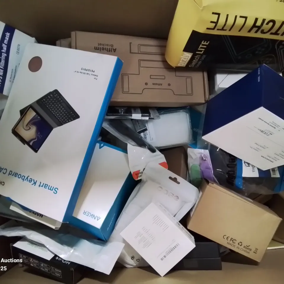 BOX CONTAINING LARGE NUMBER OF BOXED ELECTRONIC GOODS TO INCLUDE: OUTDOOR SMART CAMERA, HEADPHONES, LIGHT BULBS, BATTERIES, INK CARTRIDGES AND LOTS MORE.