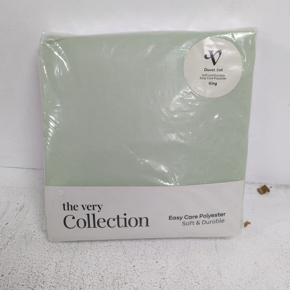 THE VERY COLLECTION KING SIZE DUVET SET IN GREEN