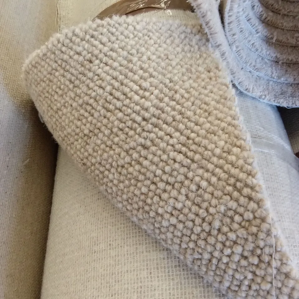 ROLL OF QUALITY DISCOVERY SCOUT CARPET // APPROX SIZE: 4 x 3.92m
