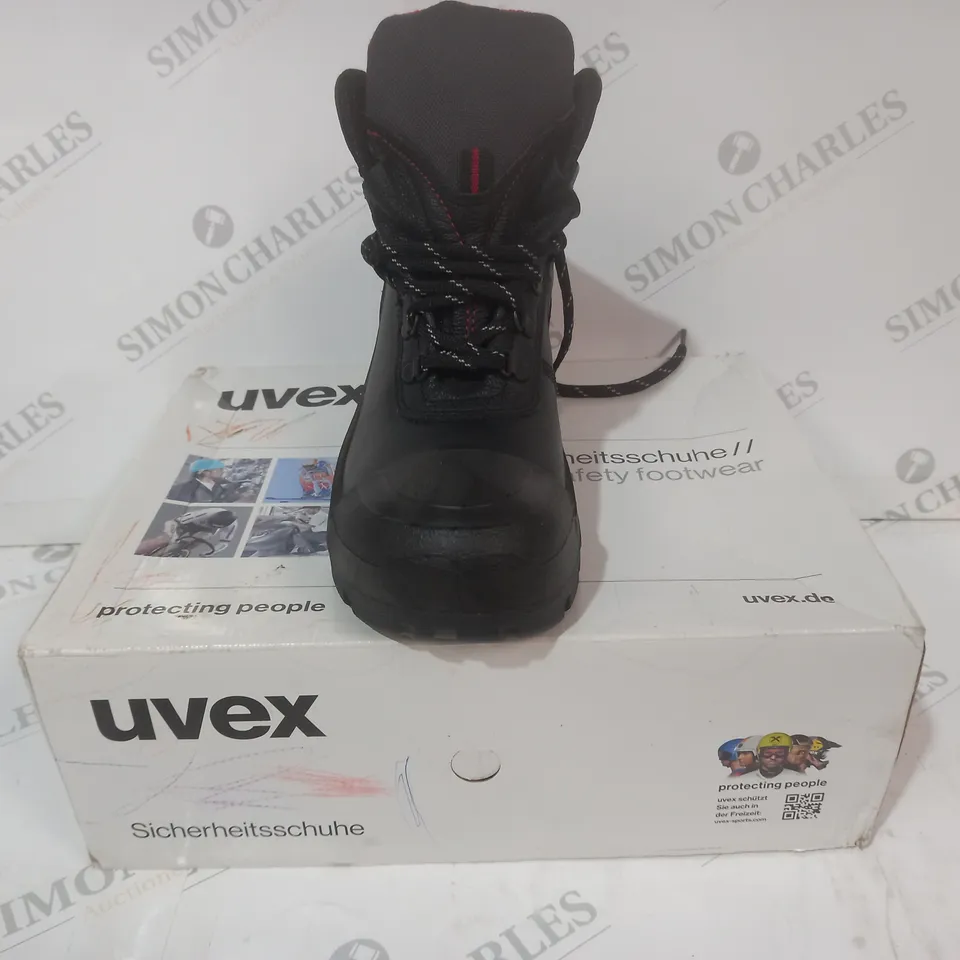 BOXED PAIR OF UVEX BOOTS IN BLACK EU SIZE 39