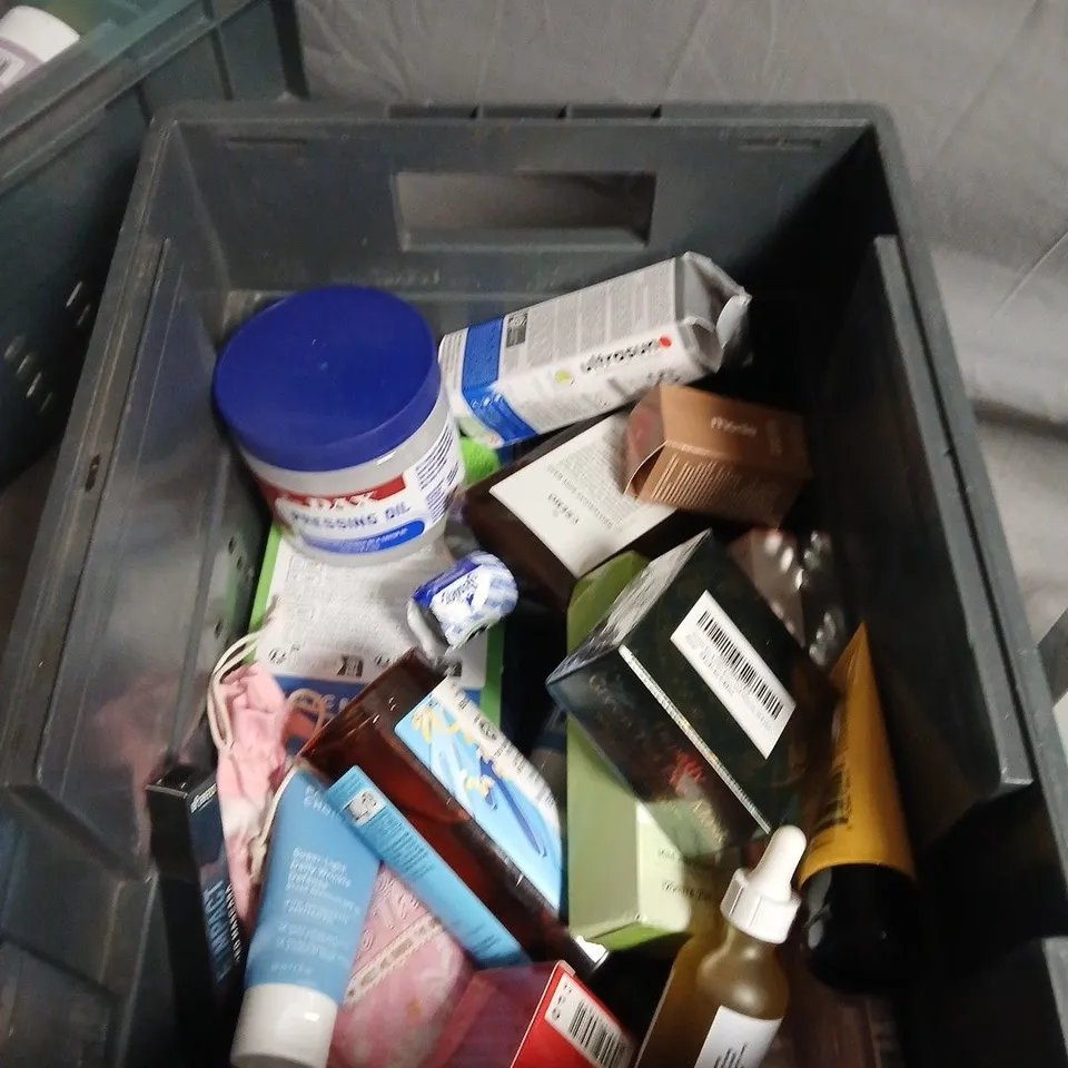 APPROXIMATEY 20 ASSORTED HEALTH AND BEAUTY PRODUCTS TO INCLUDE - L'OREAL ELVIVE HEAT DEFENCE SPRAY - NIVEA ANTI-AGE HAND CREAM AND DOVE BODY WASH