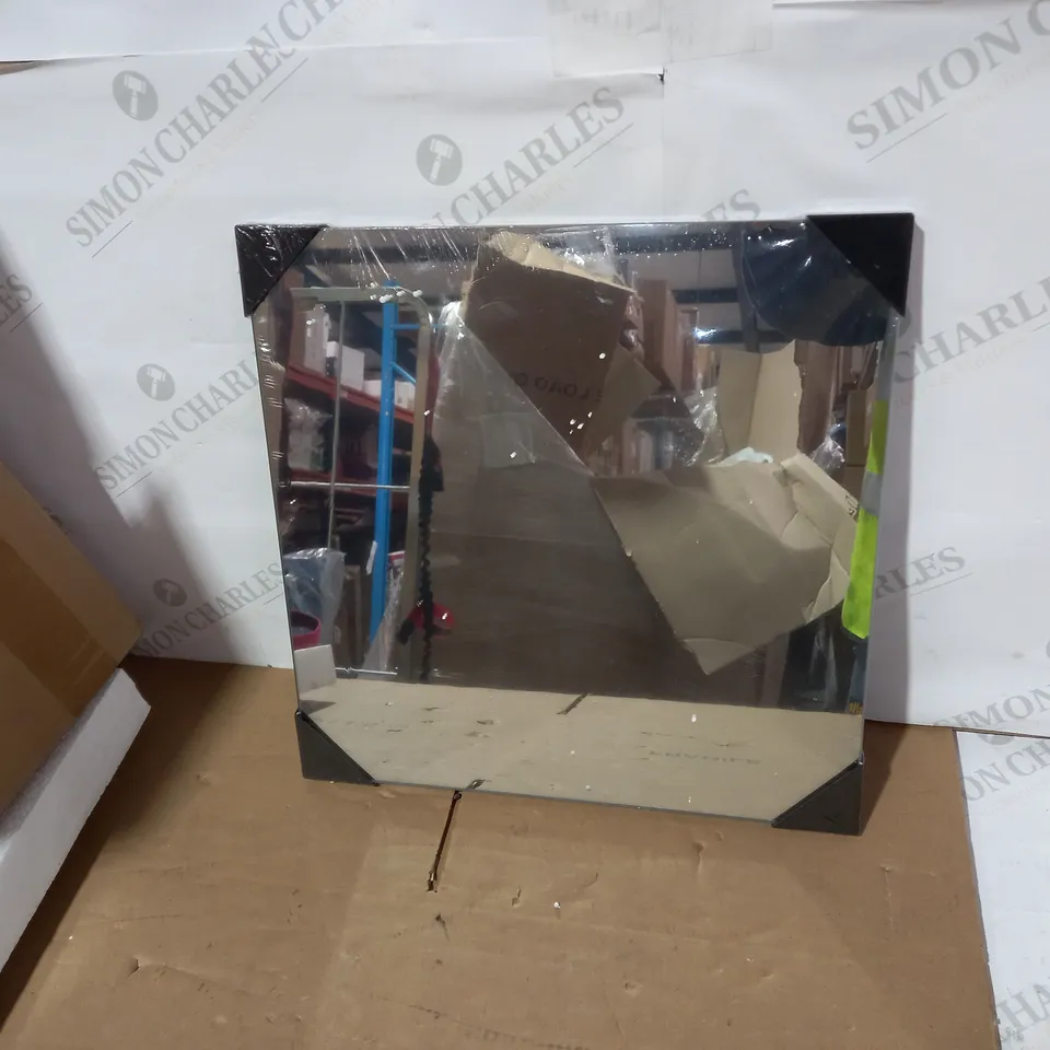 BOXED DESIGNER SQURE MIRROR