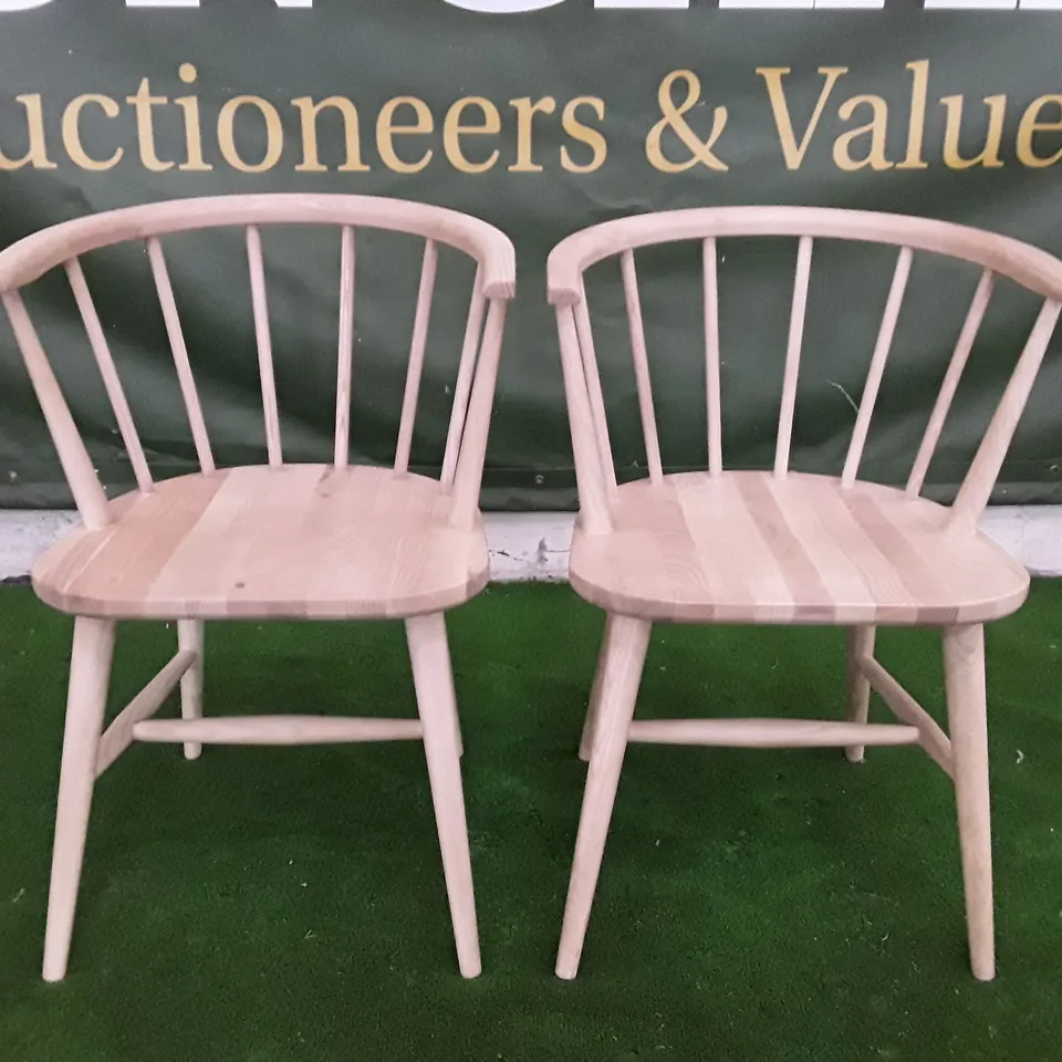 SET OF 2 OAK DINING CHAIRS