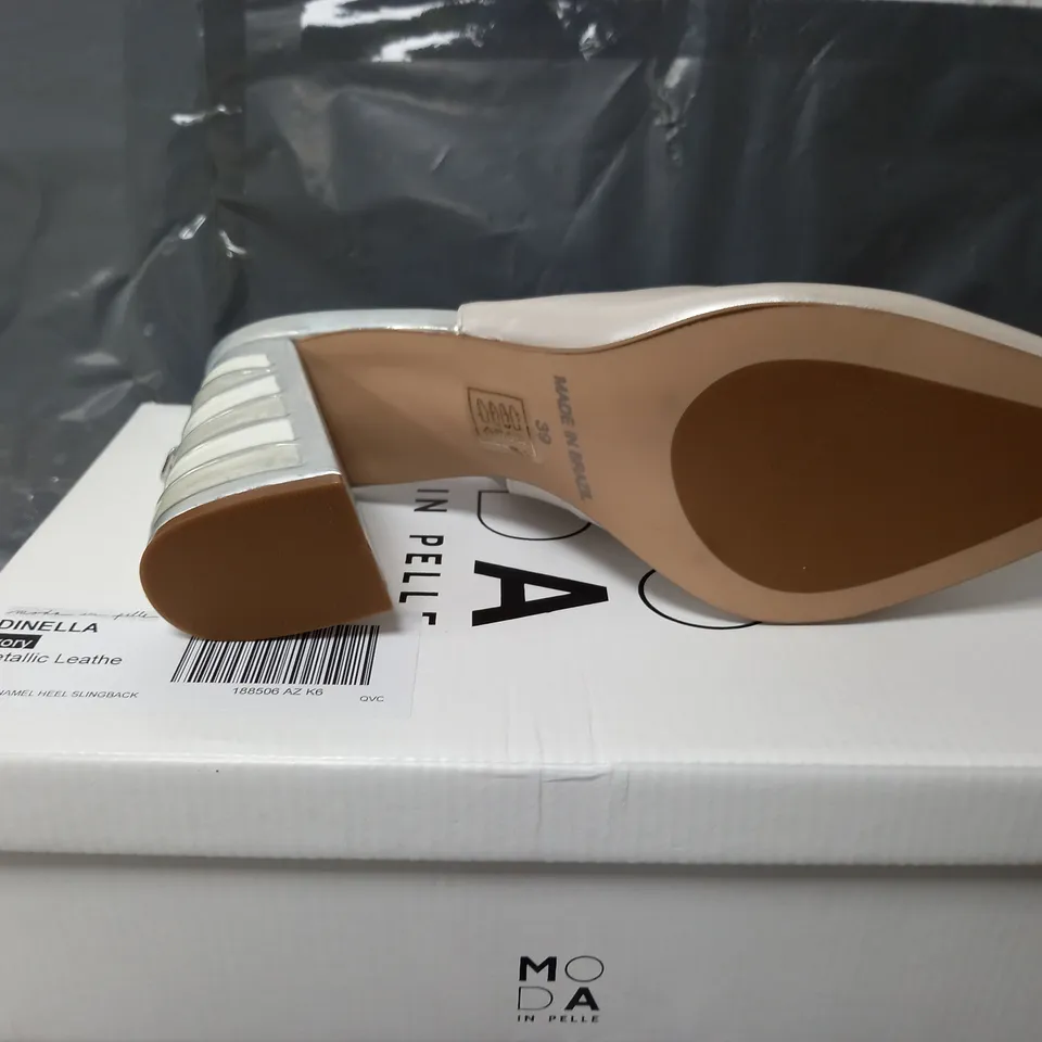 BOXED MODA IN PELLE DINELLA IVORY METALLIC LEATHER HIGH HEELS - SIZE 6