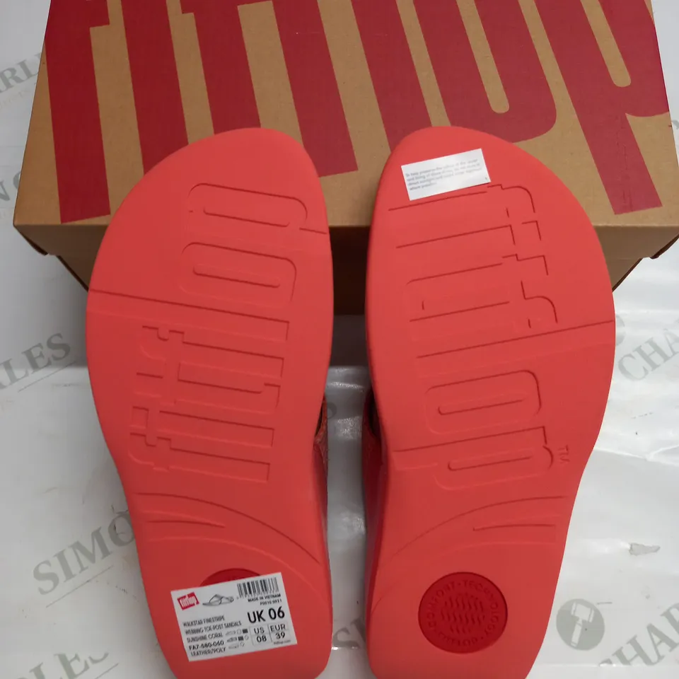BOXED PAIR OF FITFLOP WALKSTAR TOE POST SANDALS IN SUNSHINE CORAL - UK 6