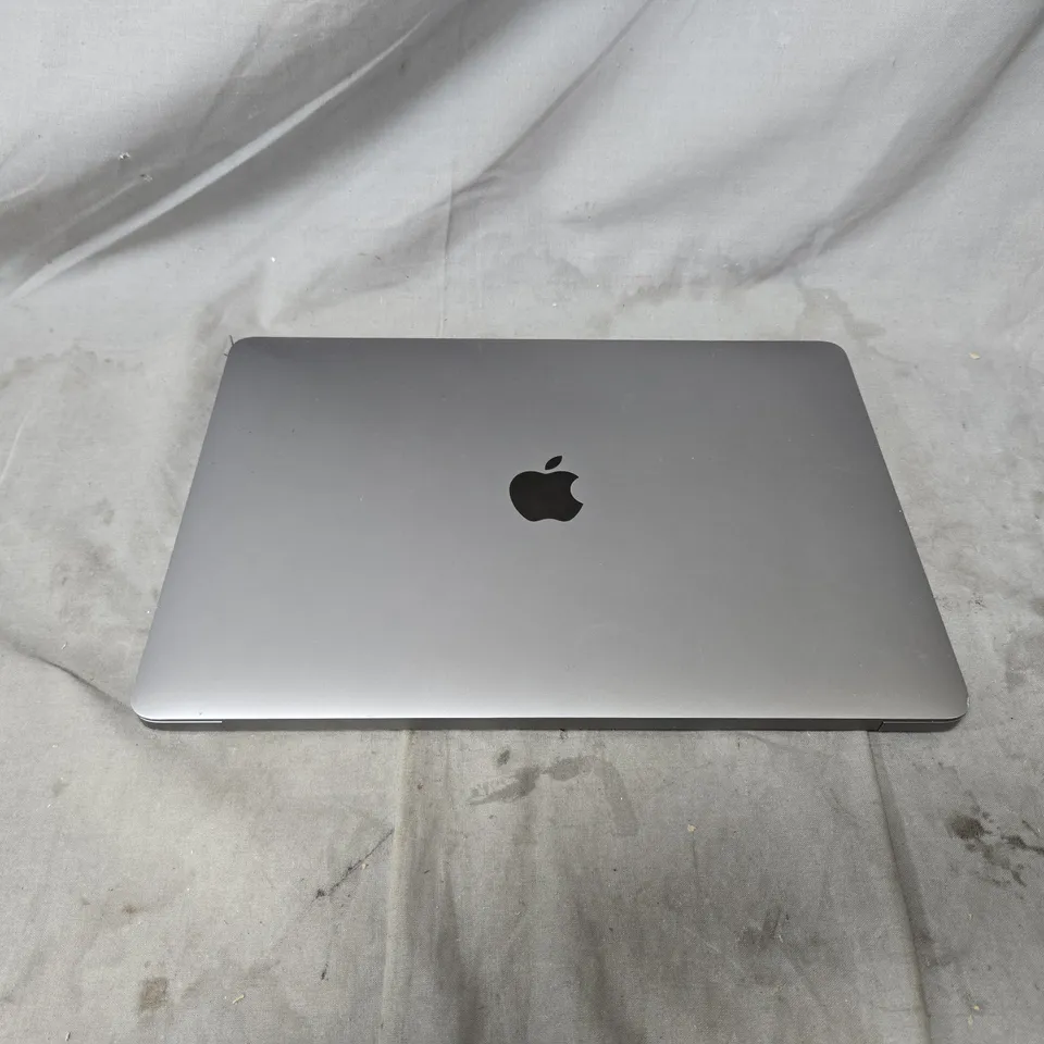 APPLE MACBOOK AIR 13-INCH SPACE GRAY
