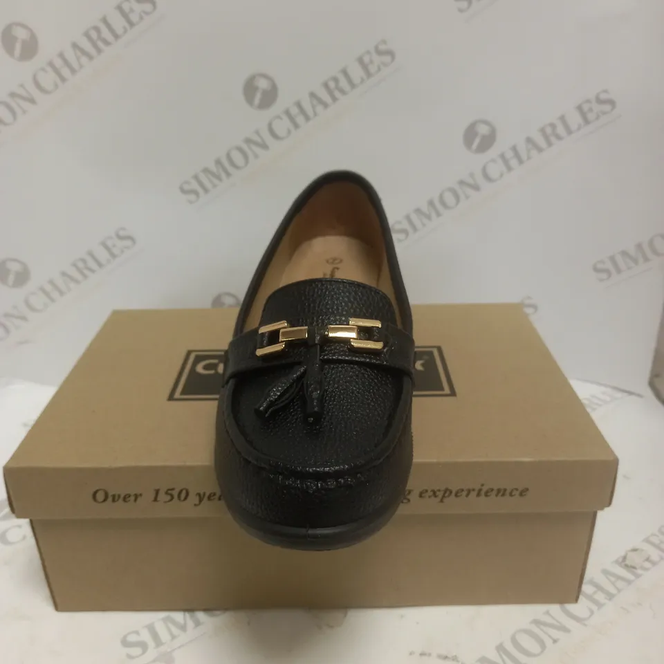 BOXED PAIR OF CUSHION WALK LOAFERS IN BLACK - 7