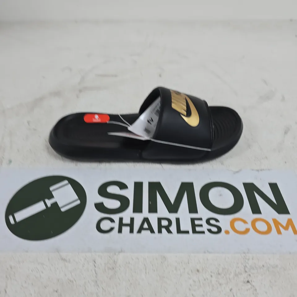 UNBOXED PAIR OF NIKE VICTORI ONE SLIDES IN BLACK - UK 7
