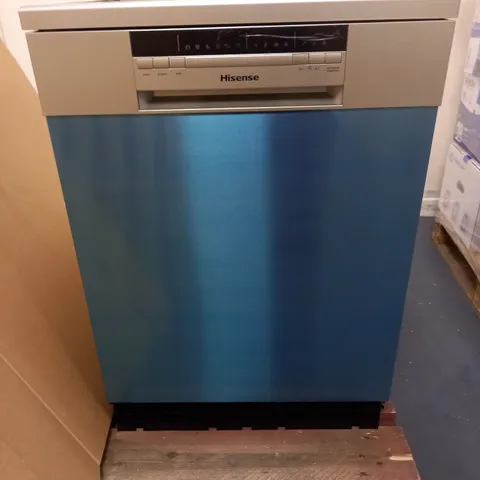 HISENSE HS60240XUK FREESTANDING STANDARD DISHWASHER - COLLECTION ONLY