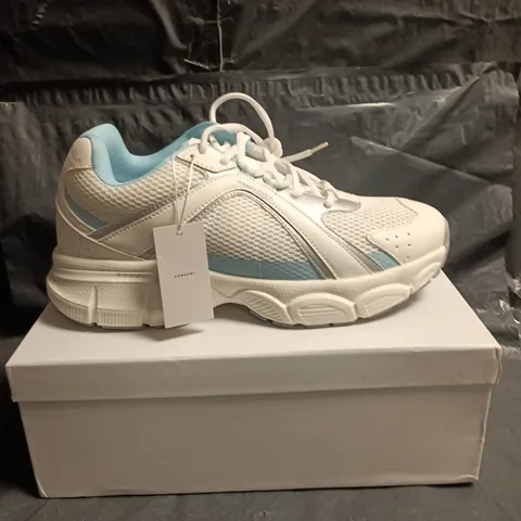 CONZURI TRAINERS – WHITE WITH LIGHT BLUE ACCENTS SIZE 10