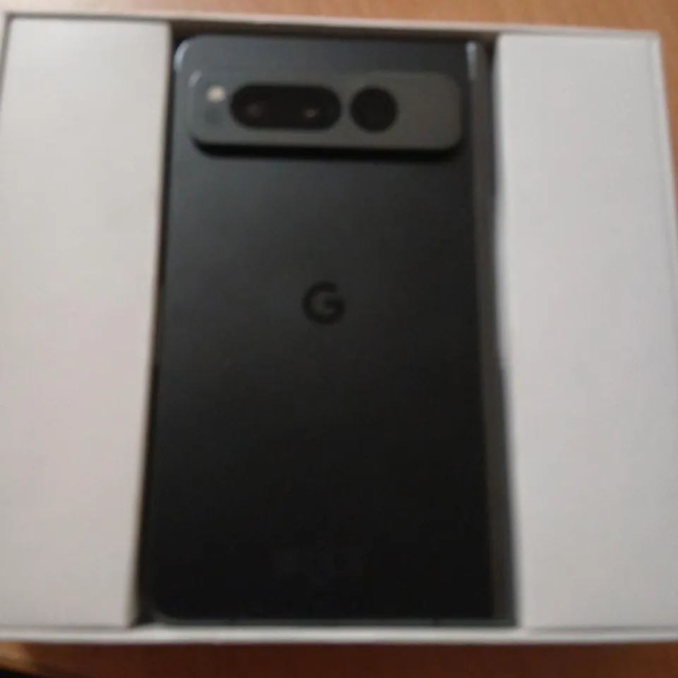 GOOGLE PIXEL FOLD – BLACK (BOXED)