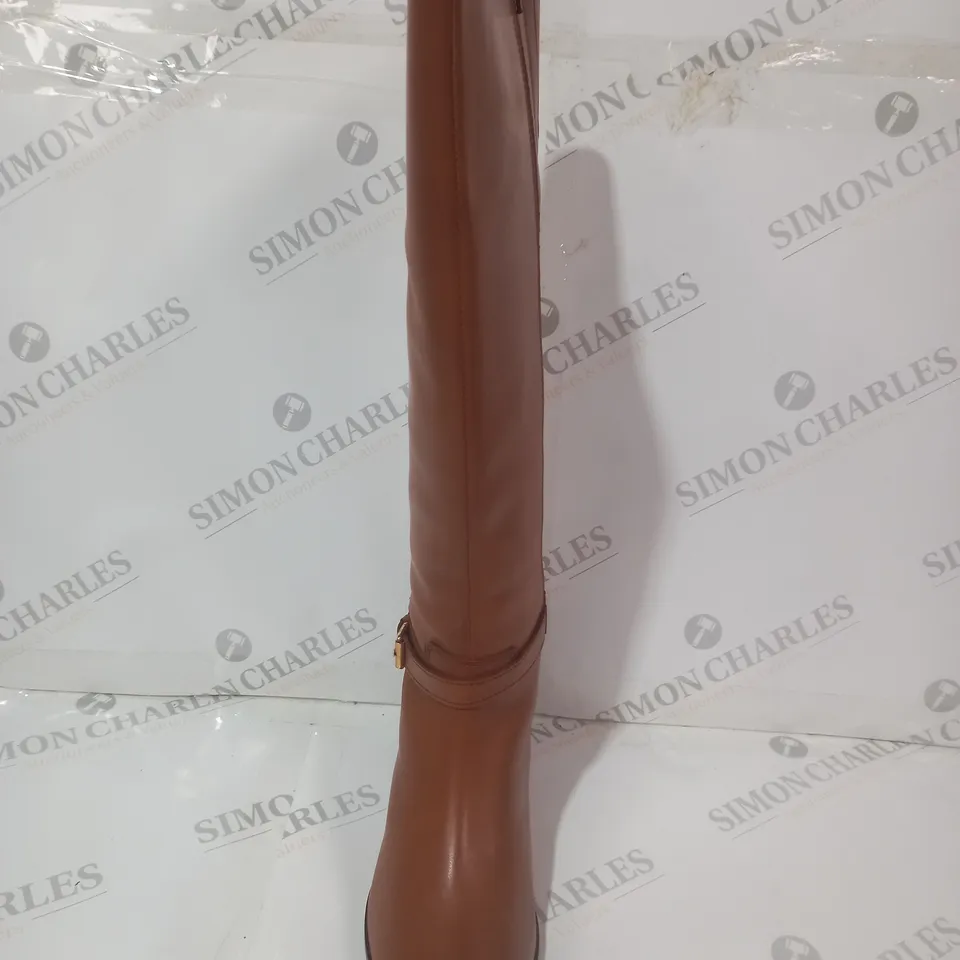 BOXED PAIR OF DUNE LONDON 511 TRUSTI BUCKLE HEELED KNEE HIGH BOOTS IN TAN SIZE 6