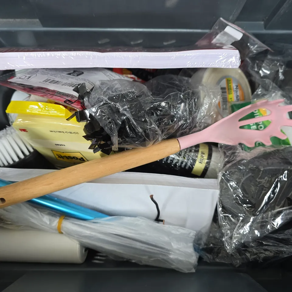 APPROXIMATELY 12 ASSORTED HOUSEHOLD ITEMS TO INCLUDE PRITT STICKS, ANT BAIT STATION, DL ENVELOPES, ETC