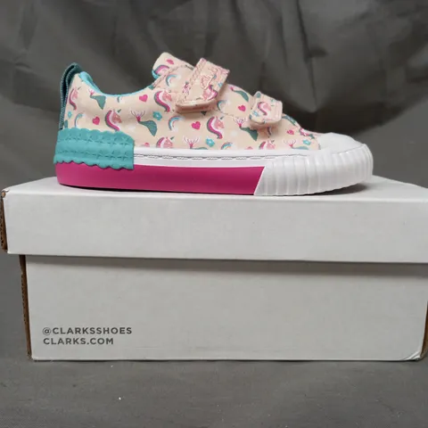 BOXED PAIR OF CLARKS FOXING MYTH INFANT SHOES IN PINK/MULTI UK SIZE 6.5