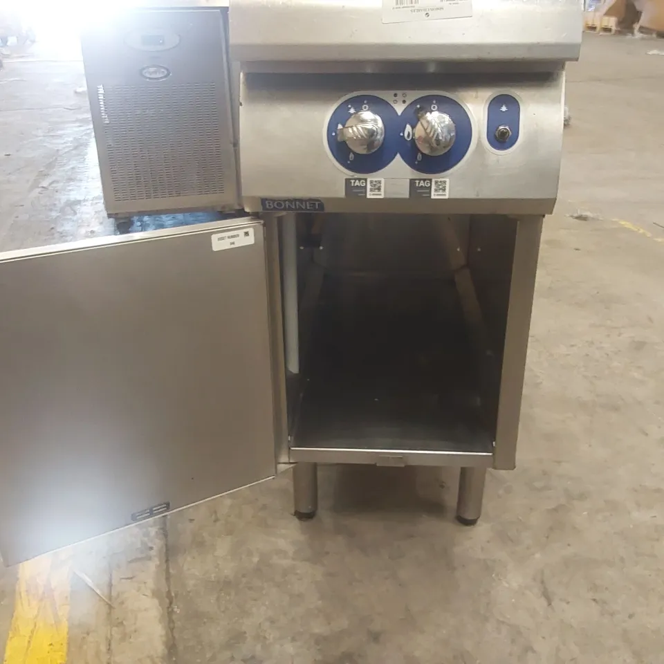 BONNET 2 RING GAS HOB ON PEDESTAL