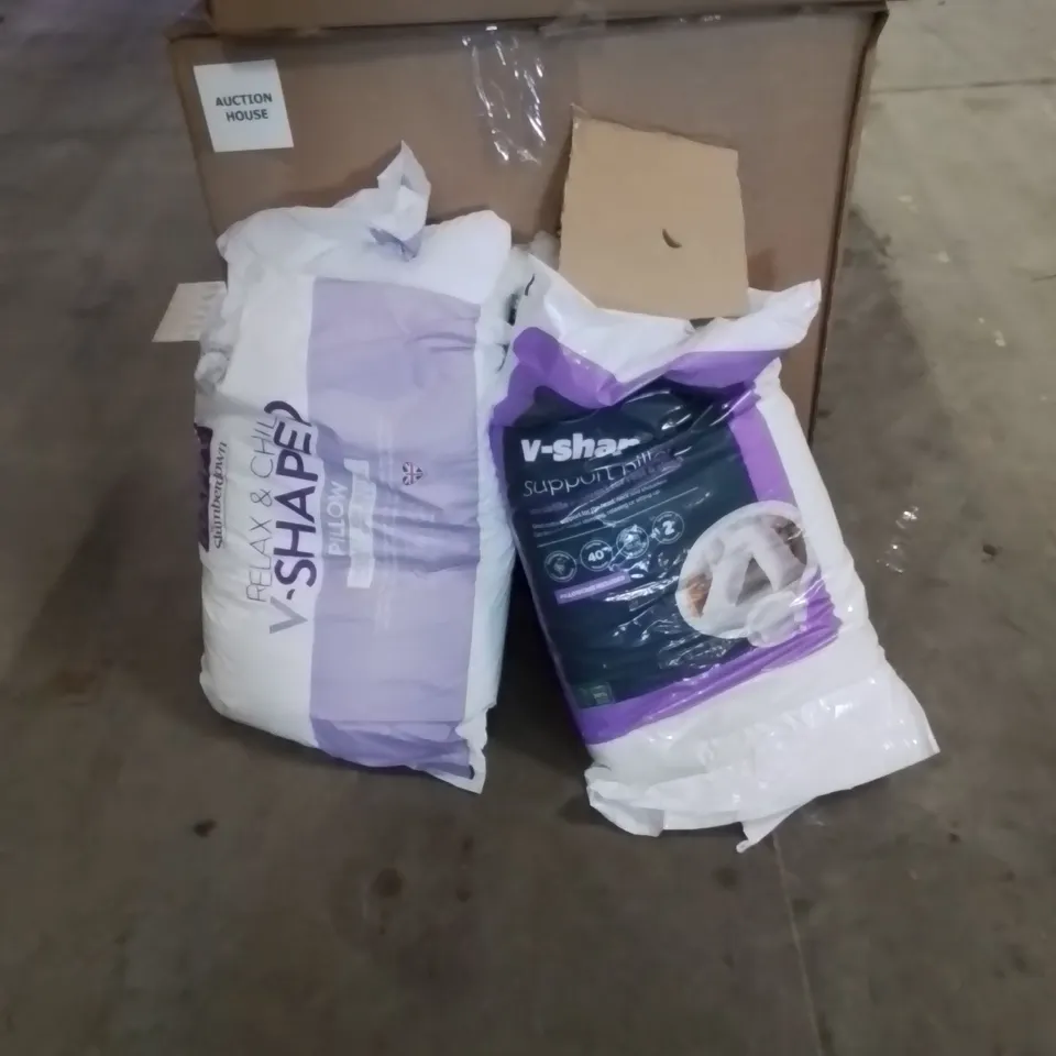 PALLET CONTAINING A LARGE QUANTITY OF PILLOWS 