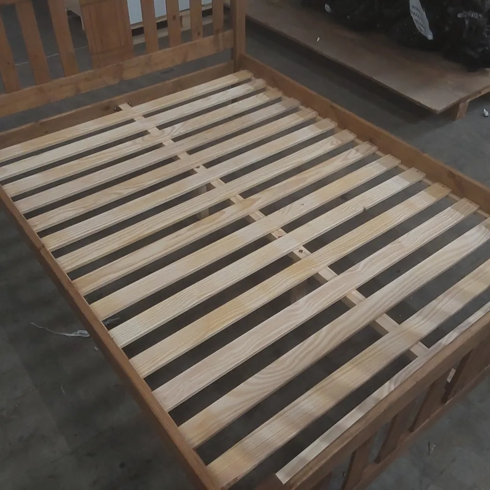 CHESAPEAKE BED FRAME SIZE: DOUBLE (4'6)