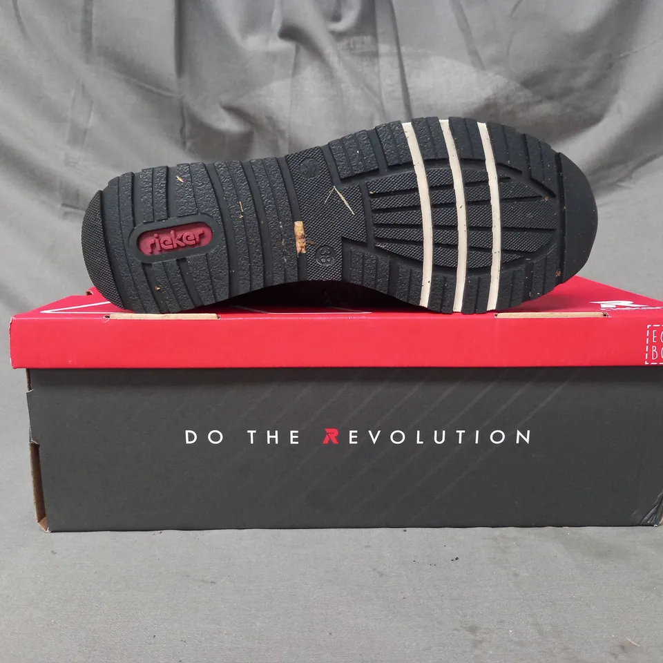 BOXED PAIR OF RIEKER SHOES IN BLACK SIZE 5