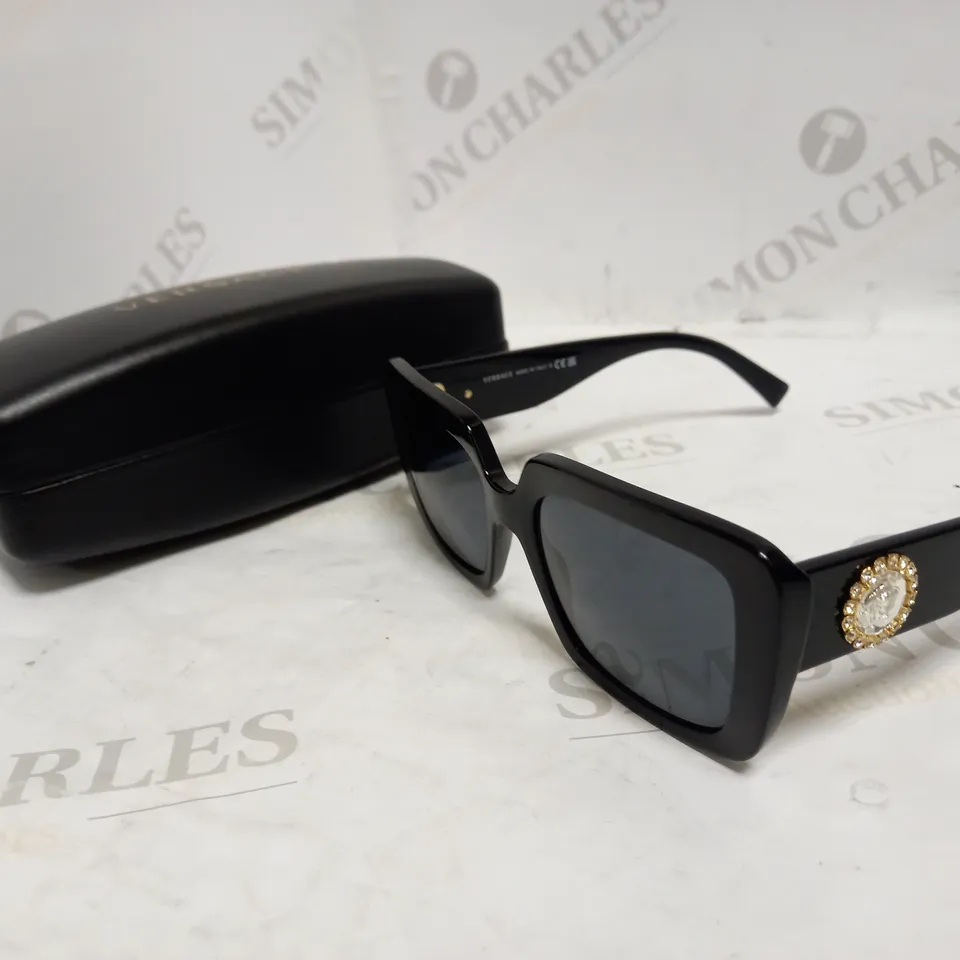 VERSACE SQUARE SUNGLASSES - BLACK RRP £233