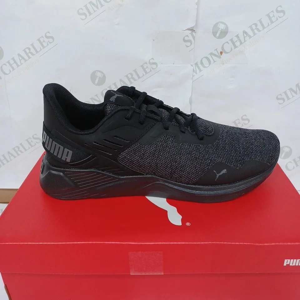 BOXED PAIR OF PUMA DISPERSE XT-2 TRAINERS - BLACK / SIZE: 10.5 UK