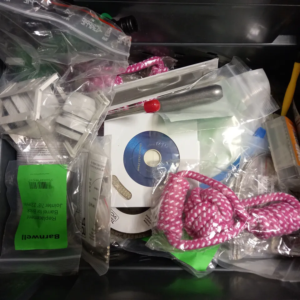 BOX OF APPROX 10 HOUSEHOLD ITEMS TO INCLUDE DRAIN COVER, SILICONE SEALANT, LINT ROLLERS