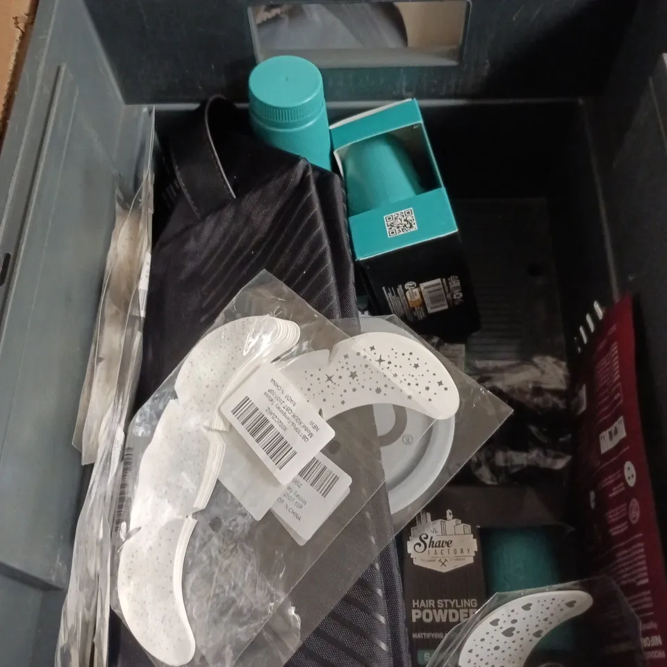 APPROXIMATEY 20 ASSORTED HEALTH AND BEAUTY PRODUCTS TO INCLUDE - DERMALOGICA CALM WATER GEL - CAPASAL THERAPEUTIC SHAMPOO AND WILD DEODORANT REFILLS