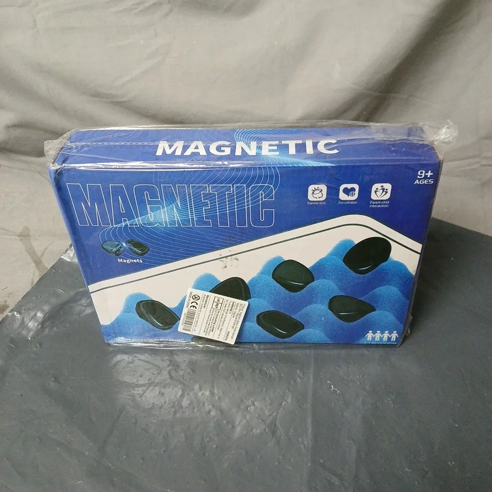 MAGNETIC GAME, 9+. UP TO 4 PLAYERS. BOXED