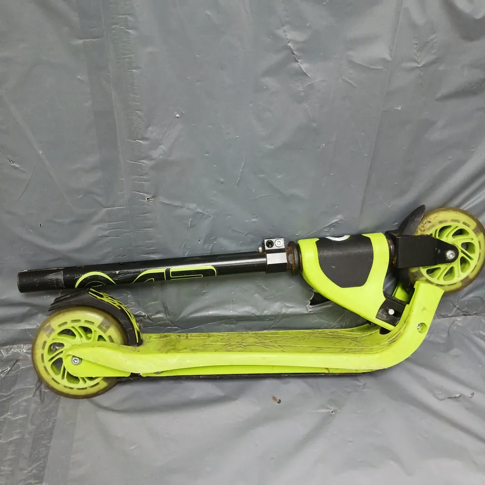 BOXED EVO LIGHT SPEED LIME KIDS SCOOTER  RRP £34.99