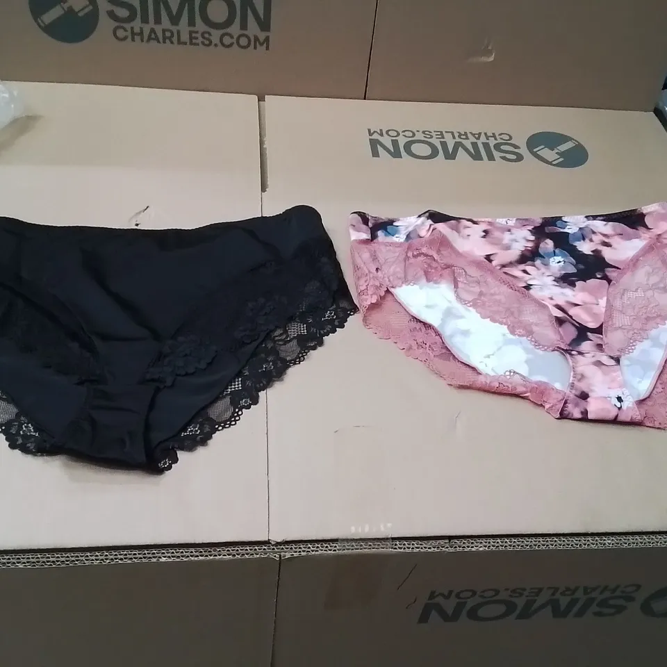 BOXED BRAND NEW APPROXIMATELY 13 SIMPLY BE 2PK ADRIANNA BRIEFS BLK/FLORAL SIZE 22