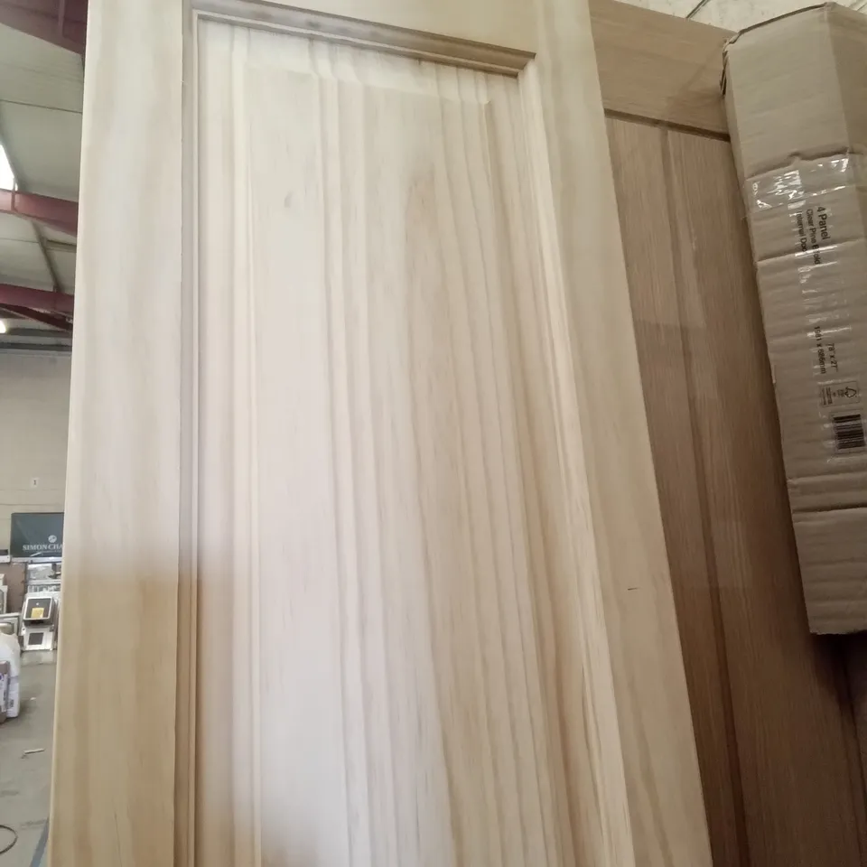 PACKAGED 1981 X 686 MM 4 PANEL CLEAR PINE BIFOLD INTERNAL DOOR