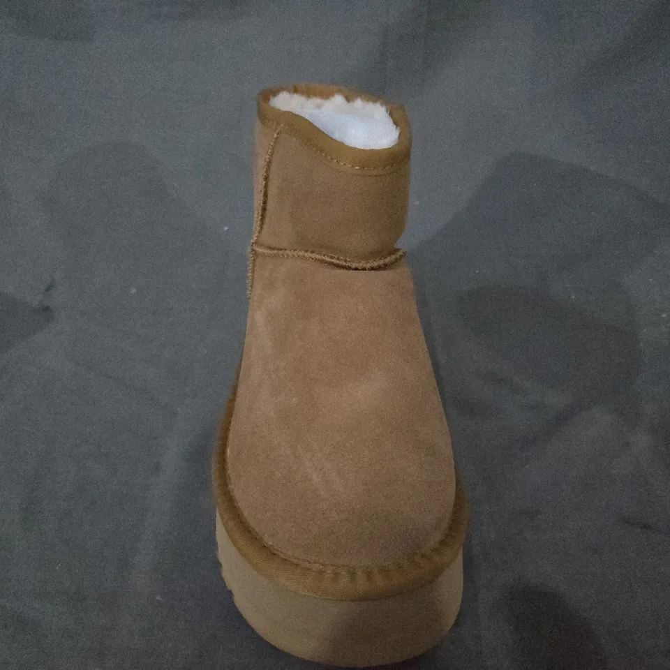 BOXED PAIR OF UGG WOMEN'S TAZZ SHOES IN CHESTNUT UK SIZE 8