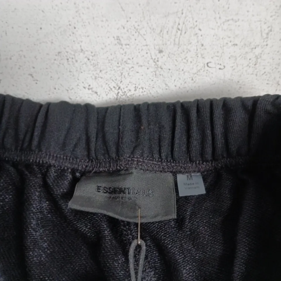 FEAR OF GOD ESSENTIALS MEN'S SHORTS – BLACK, SIZE M