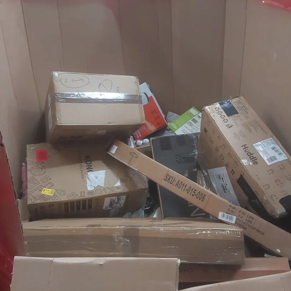 PALLET CONTAINING A VERY LARGE QUANTITY OF ASSORTED ITEMS INCLUDING: MATTRESS TOPPER, COOKER HOOD, SIT-STAND DESK ECT