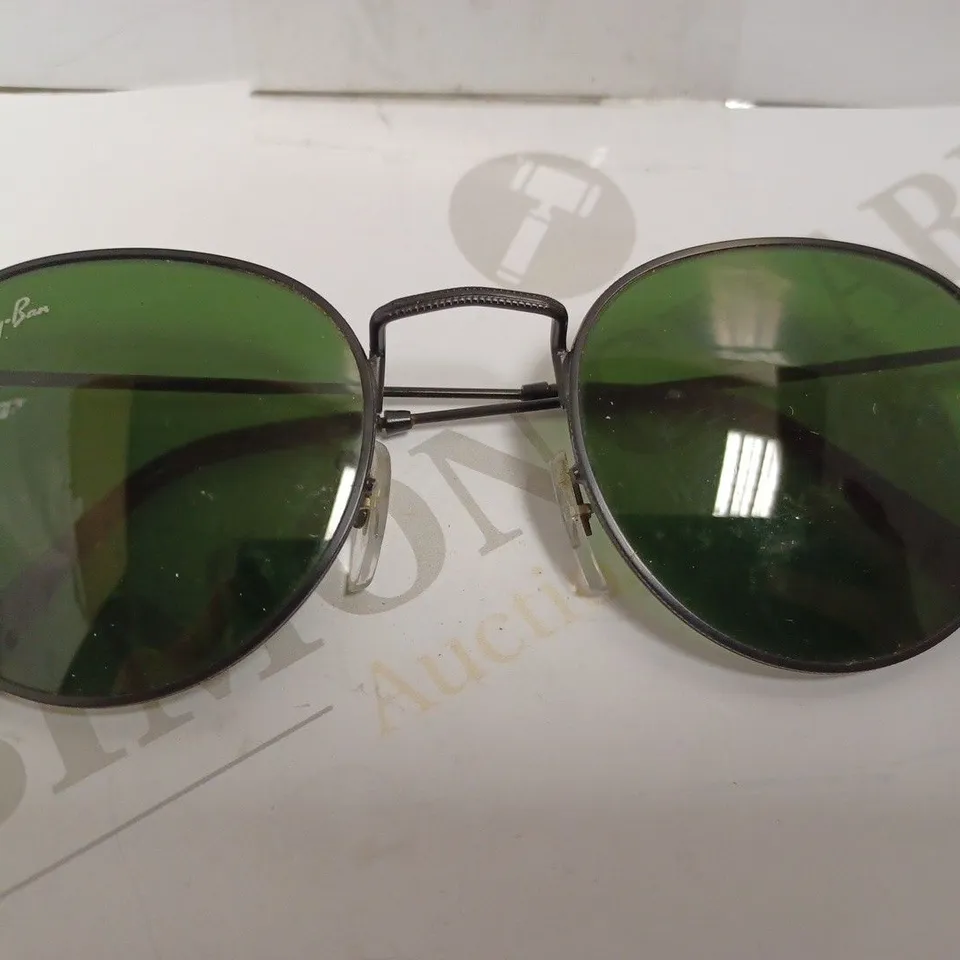 RAYBAN ROUND SUNGLASSES WITH GREEN LENS - BLACK