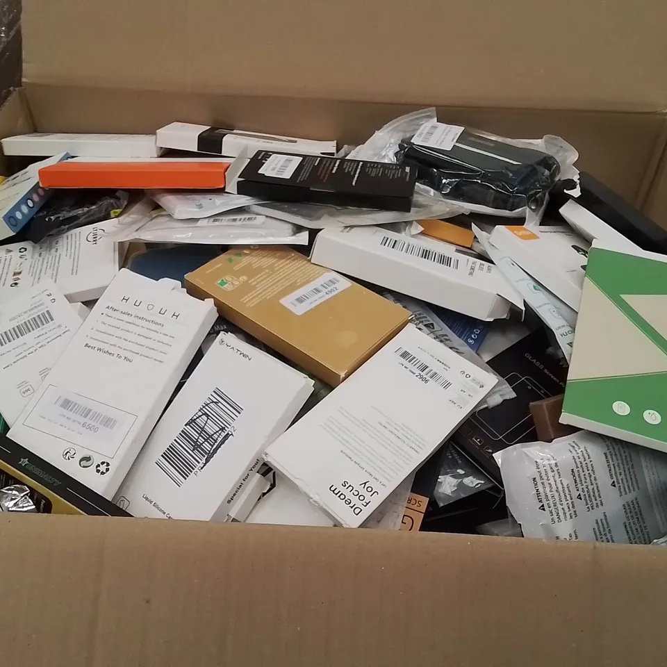 PALLET CONTAINING A LARGE QUANTITY OF PHONE CASES,SCREEN PROTECTORS 