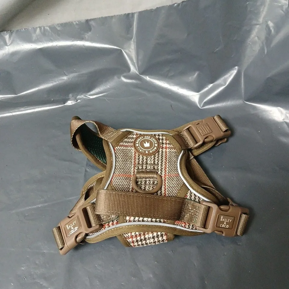 BAILEY AND COCO TRAIL AND GLOW GREEN/PLAID DOG HARNESS