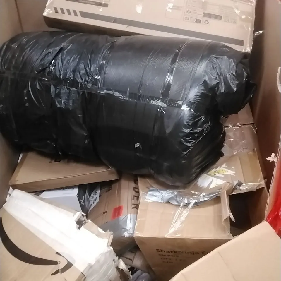 A PALLET CONTAINING ASSORTED HOUSEHOLD GOODS AND PRODUCTS TO INCLUDE;L SHAPED DESK, MATTRESS, TELESCOPIC LADDER, BOXED FURNITURE ETC