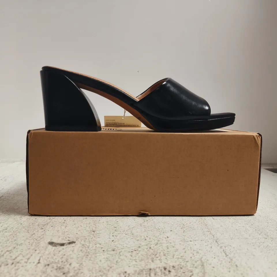 BOXED PAIR OF AMAZON ESSENTIALS WOMEN'S PLATFORM MULE SANDALS IN BLACK FAUX LEATHER SIZE UK 6