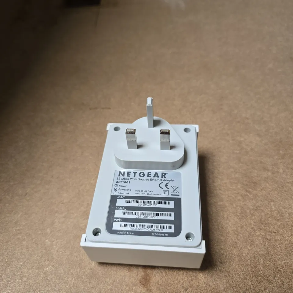 APPROXIMATELY 10 ASSORTED ELECTRICAL ITEMS INCLUDING MINI SKY HUB AND NETGEAR RANGE EXTENDER 