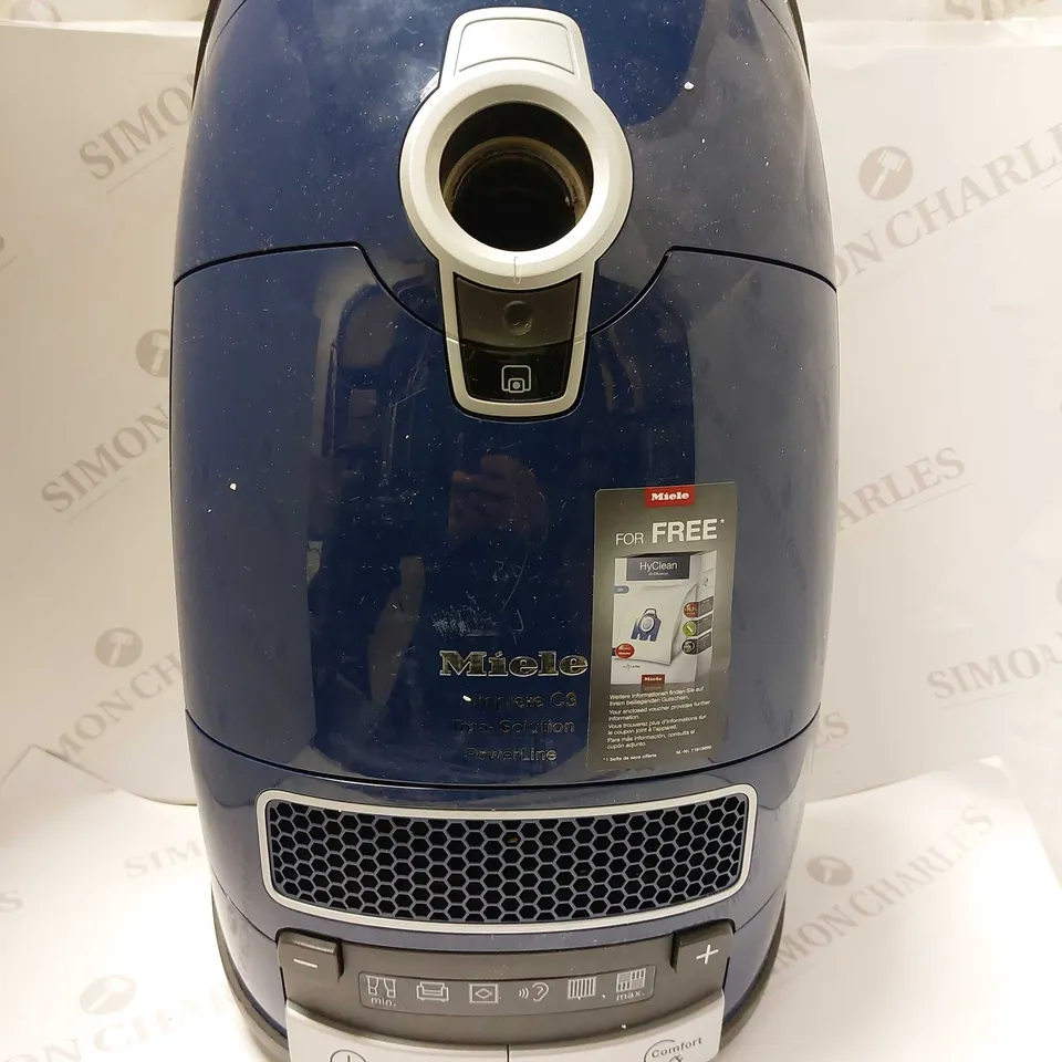 MIELE COMPLETE C3 CAT AND DOG HOOVER