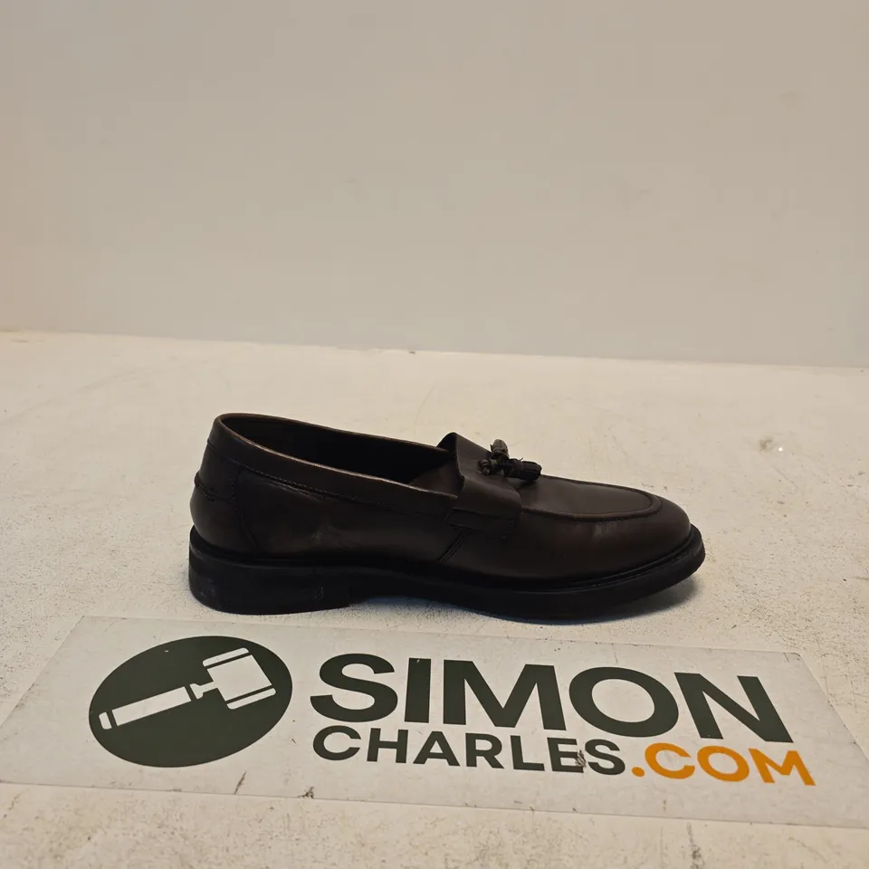 MEN'S BROWN TASSEL LOAFERS – UK 10
