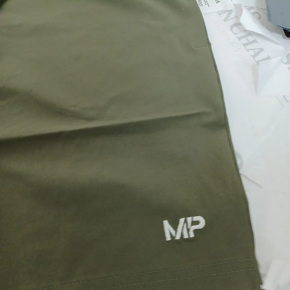 MENS OLIVE GREEN WOVEN TRAINING SHORTS - SIZE SMALL